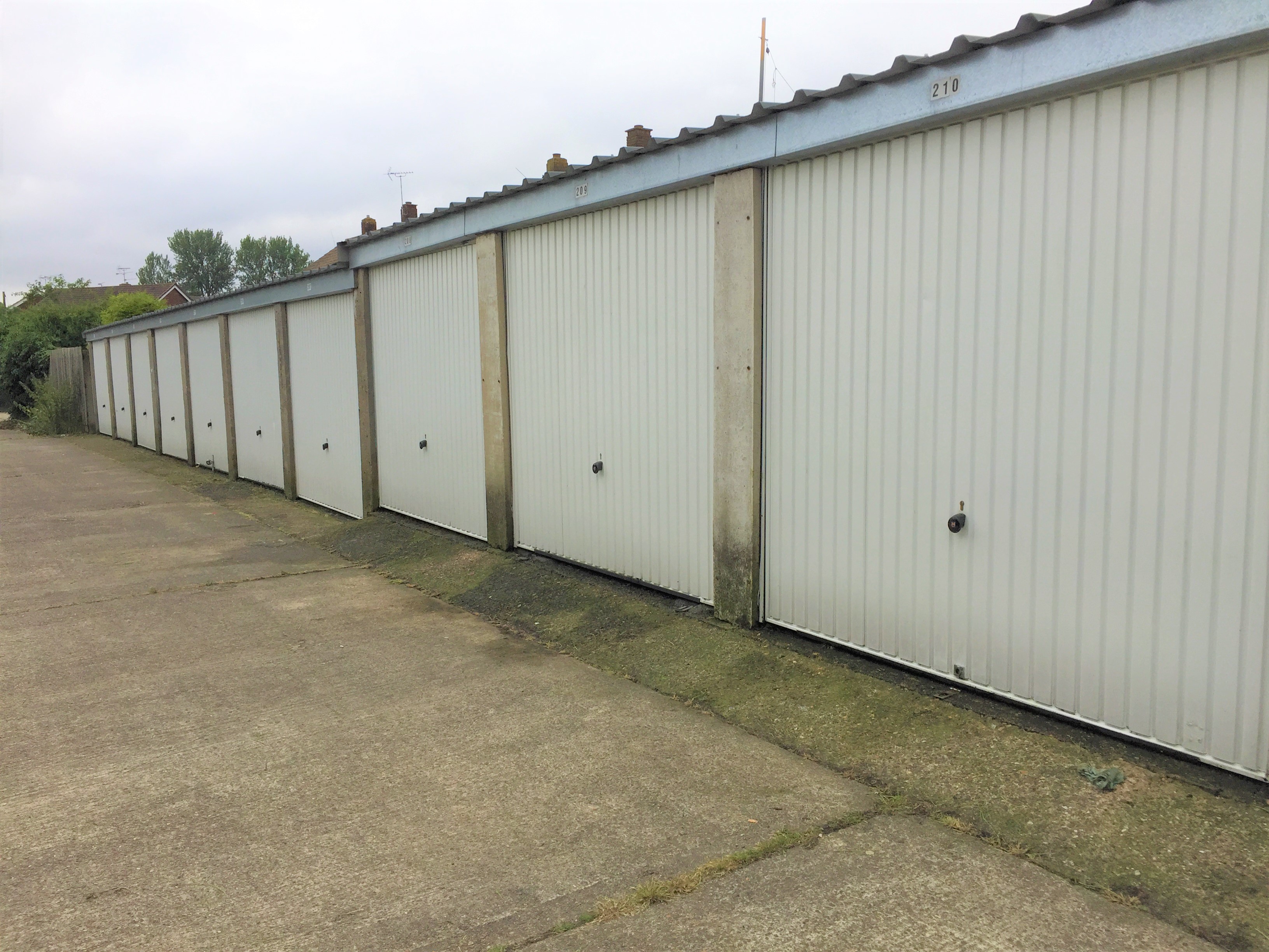 Lock up Garages to rent Winchester Way Rainham Medway Kent Rent this garage today